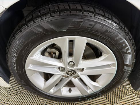 Used 2021 Toyota Corolla SE w/ SE Preferred Package image 11