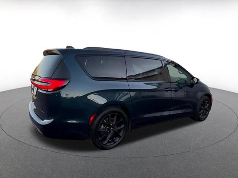 Used 2025 Chrysler Pacifica Limited FWD image 14