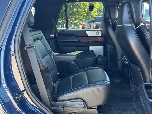 Used 2018 Lincoln Navigator Reserve w/ Technology Package AWD/4WD image 11
