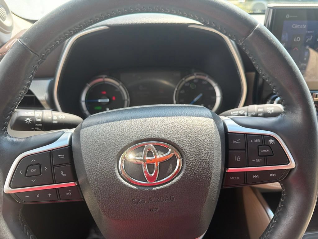 Used 2022 Toyota Highlander Platinum AWD/4WD image 16