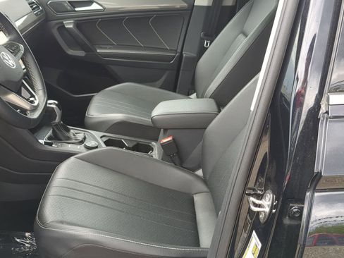 Used 2023 Volkswagen Tiguan SE AWD/4WD image 16