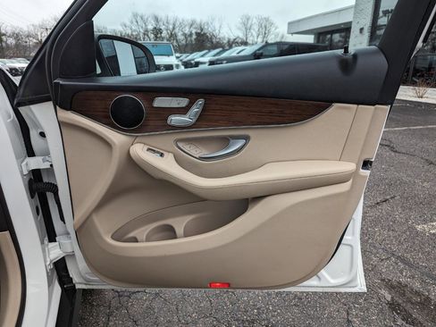 Used 2022 Mercedes-Benz GLC 300 4MATIC image 32