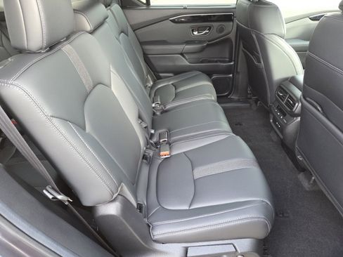 Used 2025 Honda Pilot EX-L image 24