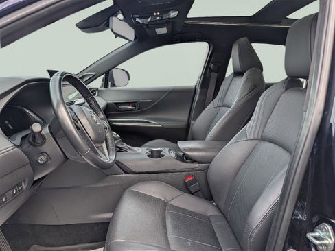 Used 2023 Toyota Venza Limited image 11