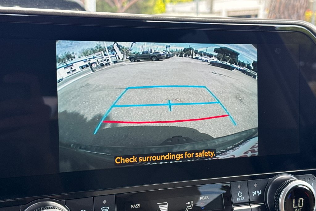 Used 2025 Toyota Highlander XLE AWD/4WD image 19