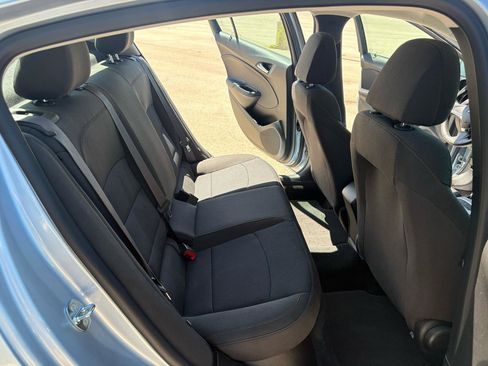 Used 2017 Chevrolet Cruze LS FWD image 8