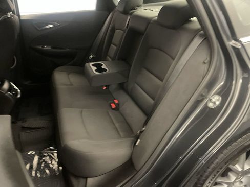 Used 2017 Chevrolet Malibu LT FWD image 18