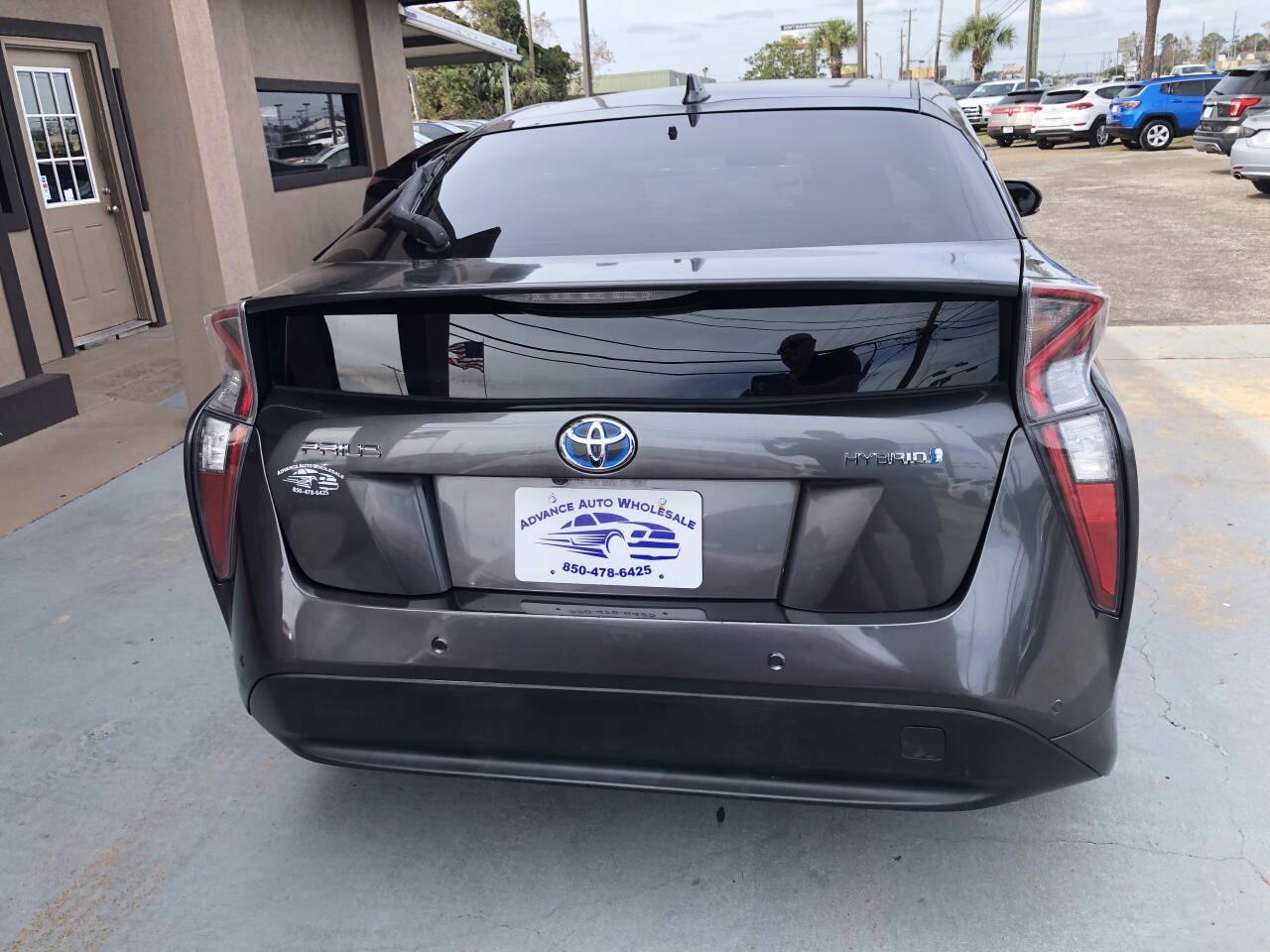 Used 2018 Toyota Prius Two w/ Prius Two Safety Plus Package FWD image 3