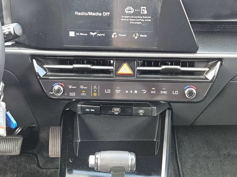 Used 2025 Kia Niro LX FWD image 21