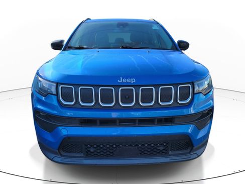 Used 2022 Jeep Compass Latitude w/ Convenience Group FWD image 2