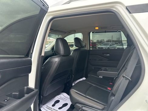 Used 2023 Nissan Pathfinder SL image 27