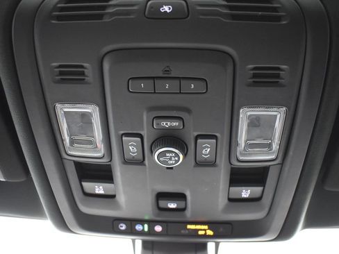 Used 2021 GMC Yukon XL Denali w/ Denali Premium Package image 27