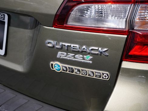 Used 2015 Subaru Outback 2.5i Premium AWD/4WD image 15