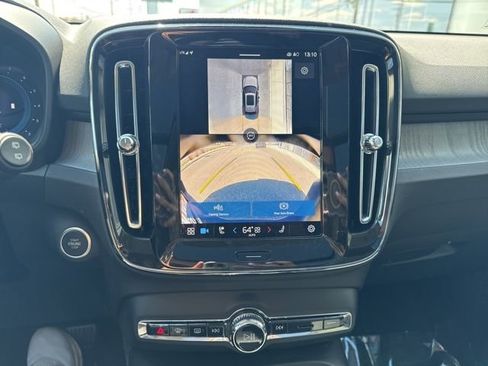 Used 2025 Volvo XC40 B5 Plus AWD/4WD image 26