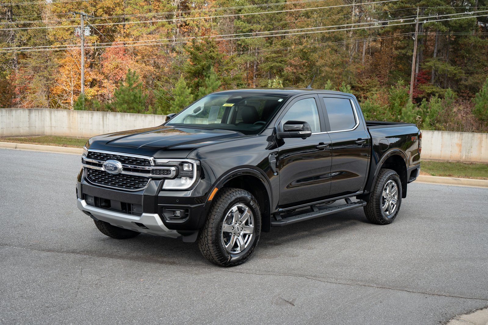 Used 2025 Ford Ranger Lariat w/ FX4 Off-Road Package AWD/4WD image 3