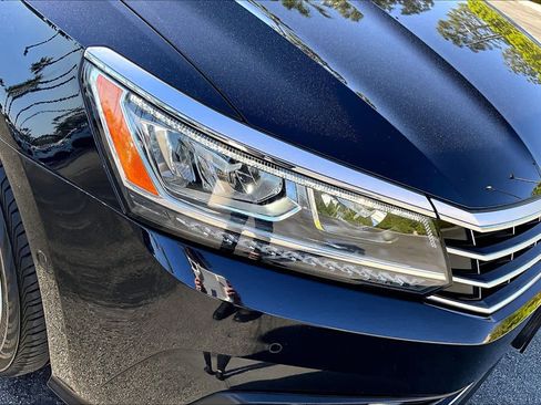 Used 2017 Volkswagen Passat 1.8T SEL Premium image 26