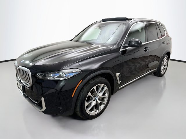 Used 2024 BMW X5 xDrive50e w/ Premium Package AWD/4WD image 3