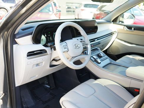 Certified 2023 Hyundai Palisade Limited w/ Winter Package AWD/4WD image 15