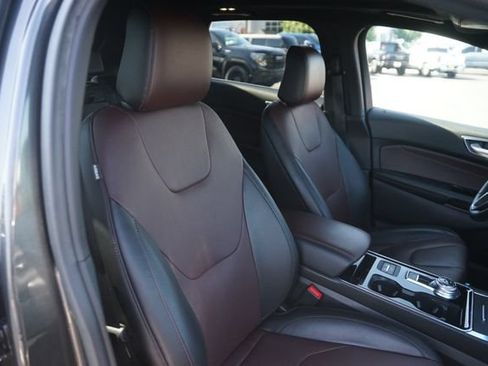 Used 2020 Ford Edge Titanium w/ Equipment Group 301A FWD image 20