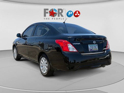 Used 2015 Nissan Versa S FWD image 3