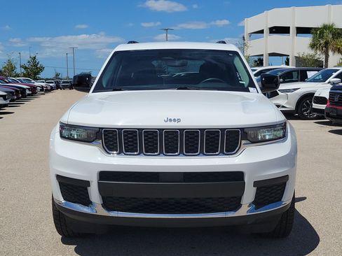 Used 2023 Jeep Grand Cherokee L Laredo image 2