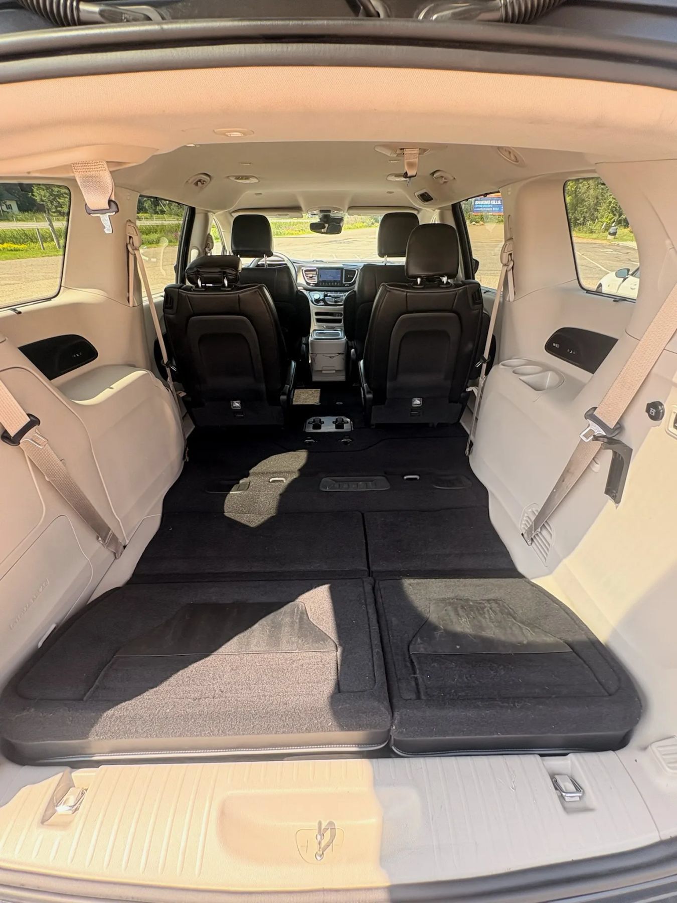 Used 2017 Chrysler Pacifica Limited w/ Advanced Safetytec Group FWD image 50