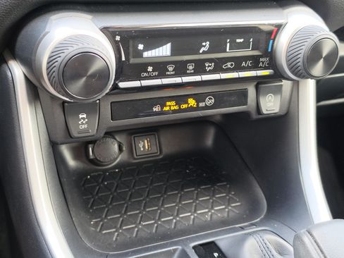 Certified 2025 Toyota RAV4 LE FWD image 22