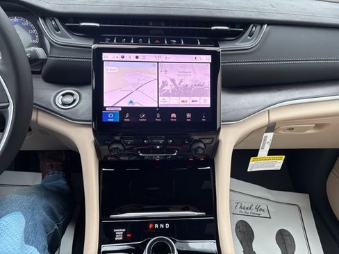 New 2025 Jeep Grand Cherokee Limited w/ Luxury Tech Group II image 12