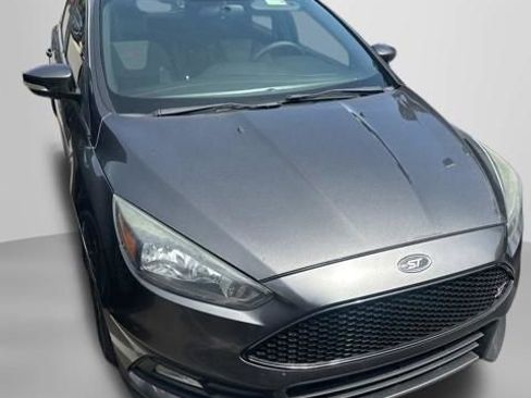Used 2016 Ford Focus ST FWD image 3