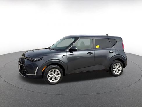 Used 2025 Kia Soul LX w/ LX Technology Package image 8