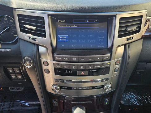 Used 2014 Lexus LX 570 4WD image 28