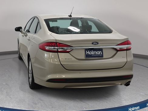 Used 2017 Ford Fusion SE w/ Fusion SE Technology Package FWD image 7