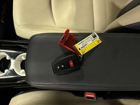 Certified 2016 Toyota Prius Four image 32