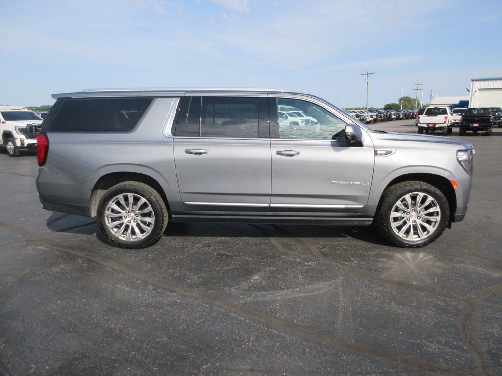Certified 2022 GMC Yukon XL Denali AWD/4WD image 5