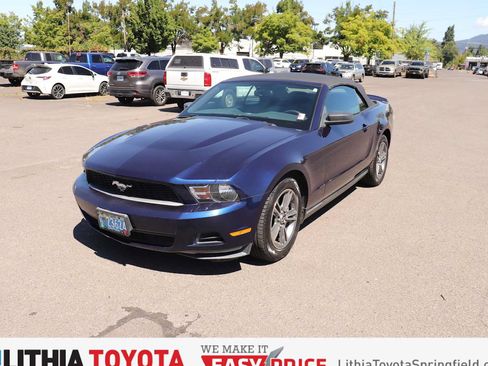 Used 2010 Ford Mustang Convertible RWD image 1