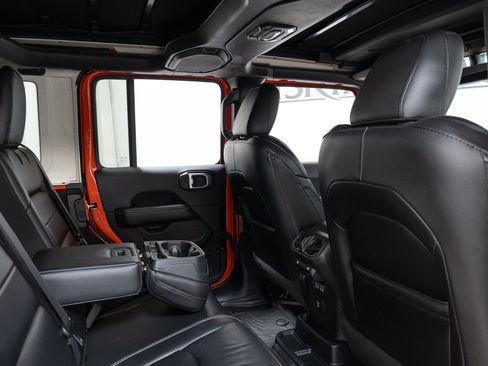 Used 2019 Jeep Wrangler Unlimited Sahara w/ Quick Order Package 24M Moab AWD/4WD image 23