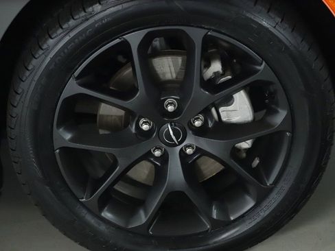 Used 2021 Chrysler Pacifica Touring-L w/ Uconnect Theater Family Group image 10