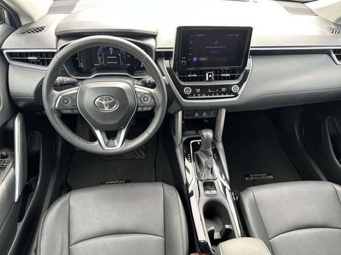 Used 2024 Toyota Corolla Cross XLE FWD image 11