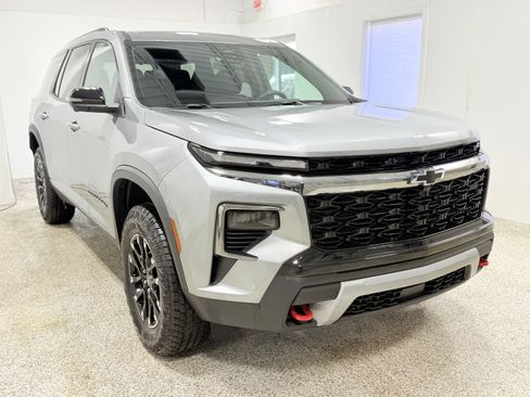 Used 2025 Chevrolet Traverse Z71 w/ Driver Confidence Package image 1