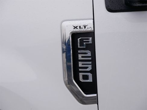 Certified 2022 Ford F250 XLT w/ XLT Premium Package image 10