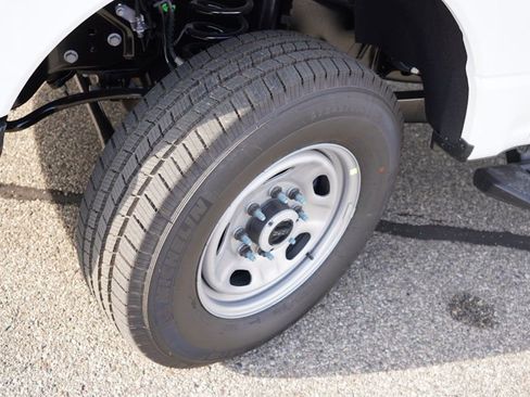 New 2026 Ford F250 XL w/ F-250 >10K GVWR Package image 9