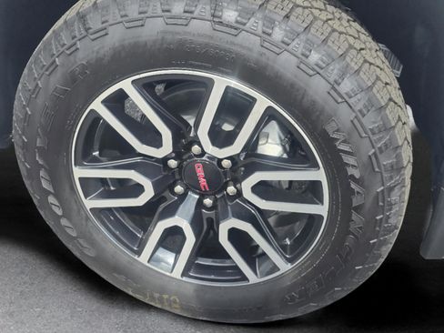 Used 2026 GMC Sierra 1500 AT4 w/ AT4 Premium Package AWD/4WD image 9