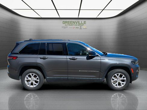 Used 2022 Jeep Grand Cherokee Limited image 8