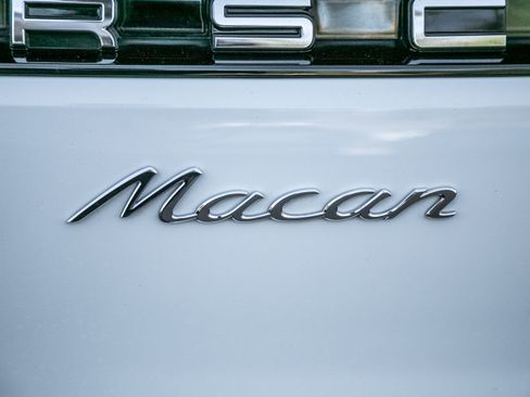 Certified 2026 Porsche Macan AWD/4WD image 24
