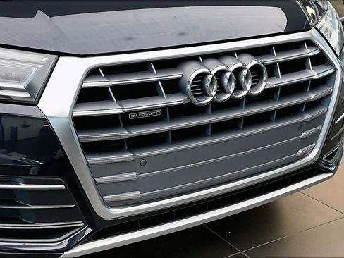 Used 2020 Audi Q5 Premium w/ Convenience Package image 32