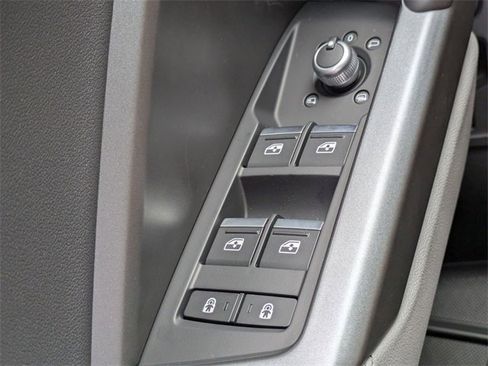 Used 2025 Audi Q3 2.0T Premium image 25