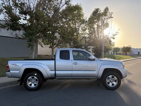 Used 2008 Toyota Tacoma PreRunner RWD image 2