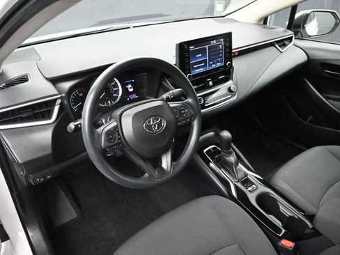 Used 2022 Toyota Corolla LE image 16
