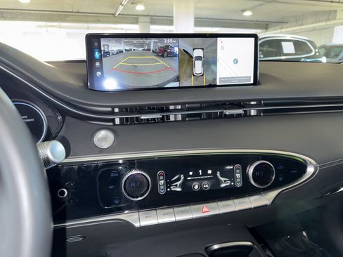 Used 2023 Genesis GV70 2.5T w/ Advanced Package image 27