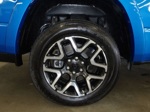 Used 2025 RAM 1500 Laramie AWD/4WD image 12